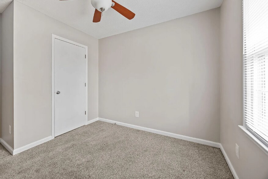 Building Photo - 831 Dalewood Dr