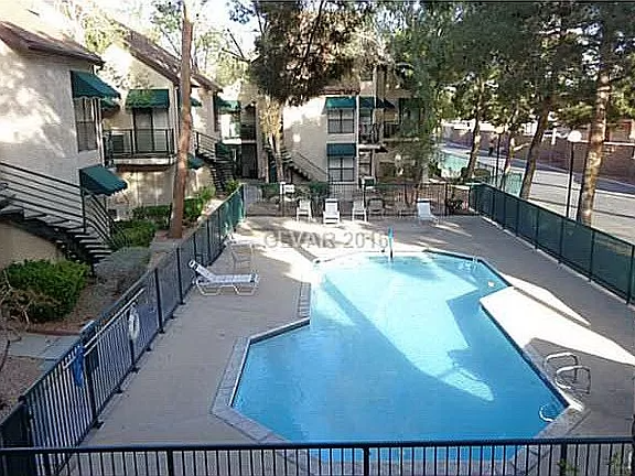 Building Photo - 490 Elm Dr