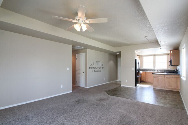 Building Photo - 6101 Turf Paradise Dr