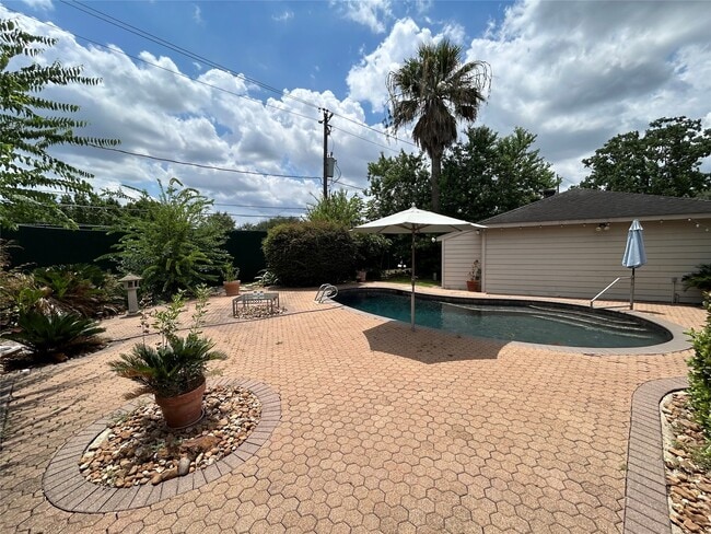 Building Photo - 5607 Braesvalley Dr