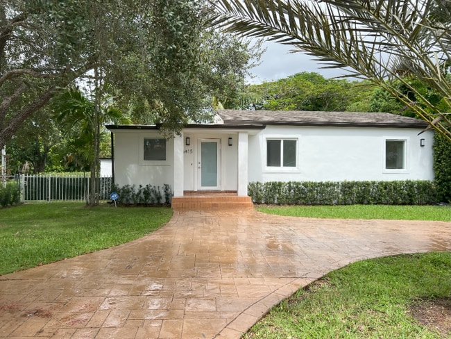 Building Photo - 6415 SW 82nd St