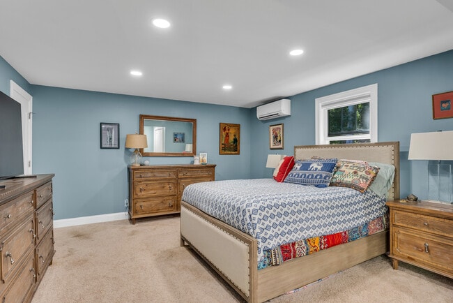 Building Photo - 32 Twin Bridge Rd