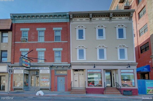 2 br, 1 bath - 763 Montgomery St - 2 br, 1 bath  - 763 Montgomery St