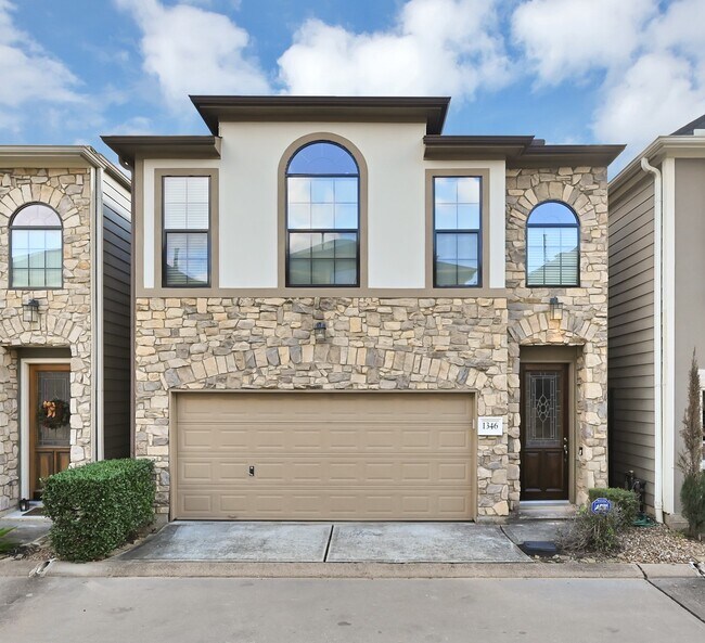 Building Photo - 1346 Studer St