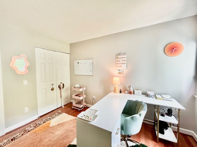 Building Photo - Welcome to this Lovely Home in Reston, VA!
