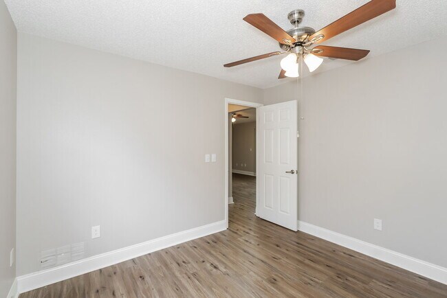 Building Photo - 14515 Wessex St