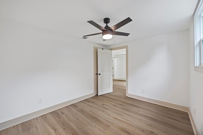 Building Photo - 1411 Westway Dr