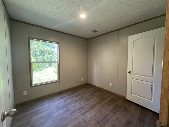 Building Photo - 26 Pathway Ct