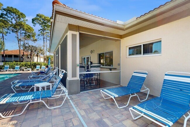 Building Photo - 350 Robin Hood Cir