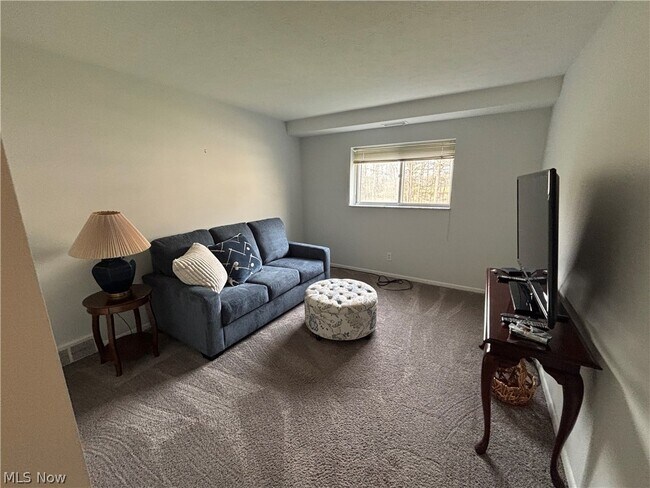 Building Photo - 2112 Acacia Park Dr