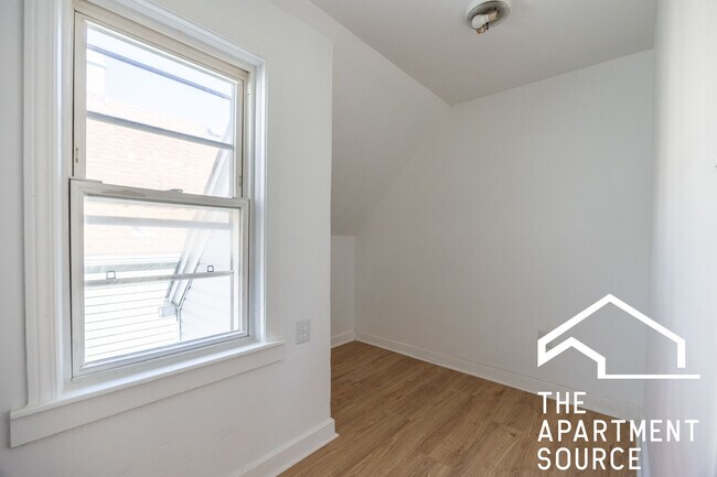 Building Photo - 2334 N Ridgeway Ave