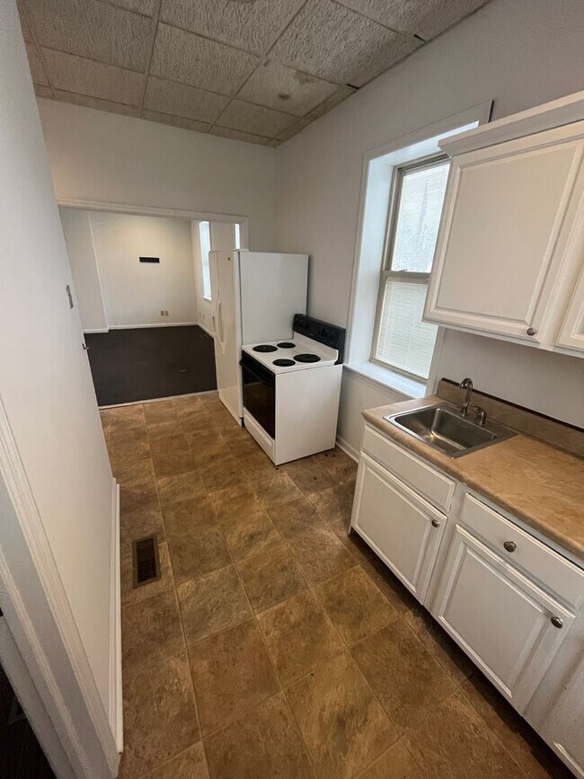 Building Photo - 243 W Vine St