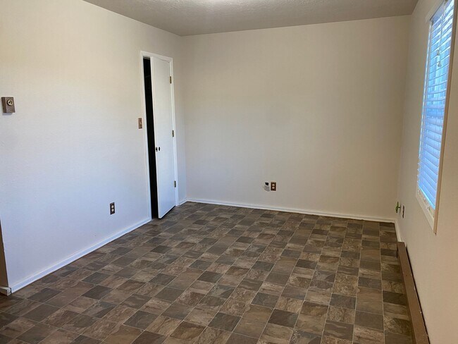 Building Photo - 3 Bedroom, 2 Bathroom Home in Edgewood, NM