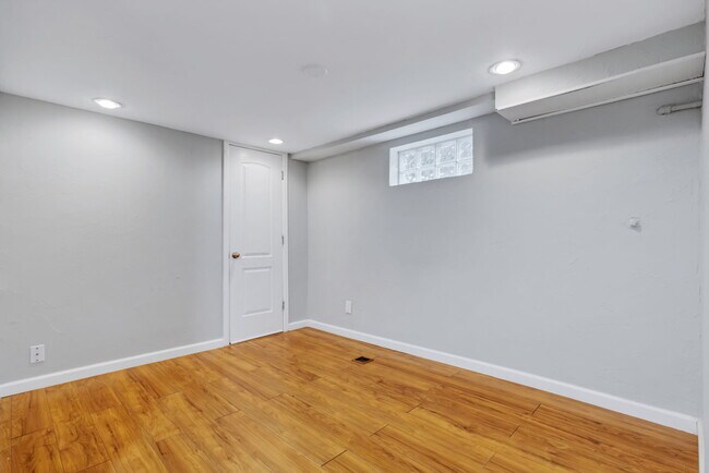 Building Photo - 4994 Julian St