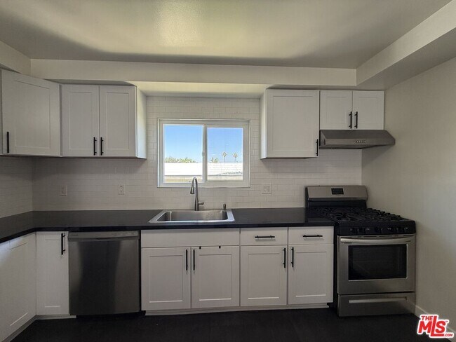 Building Photo - 25226 Loytan St