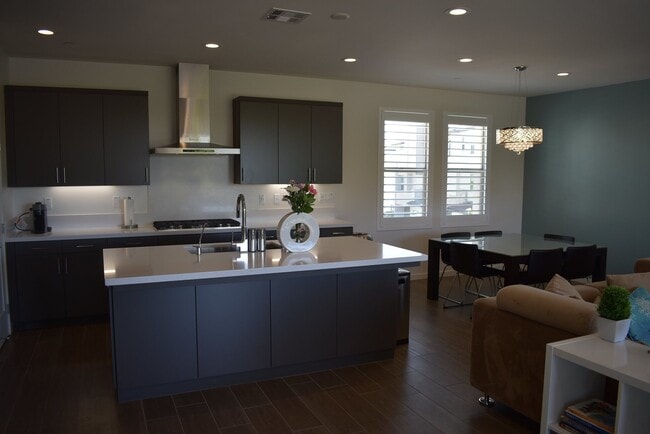 Building Photo - 3 Story 4 Bedroom 3.5 Bath Home in Del Sur...
