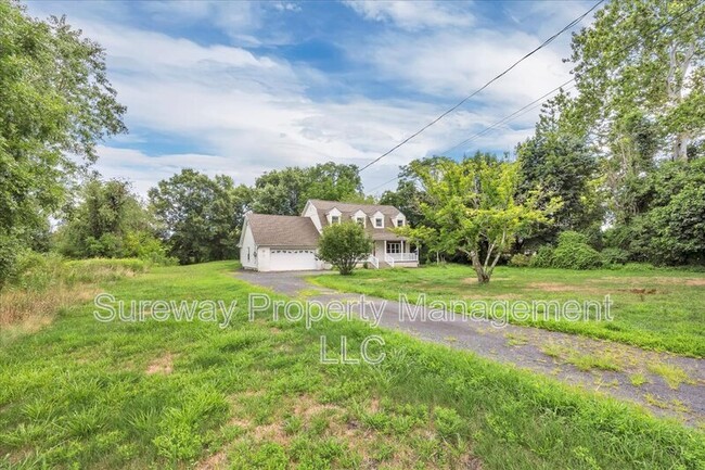 Building Photo - 2480 Monmouth Rd