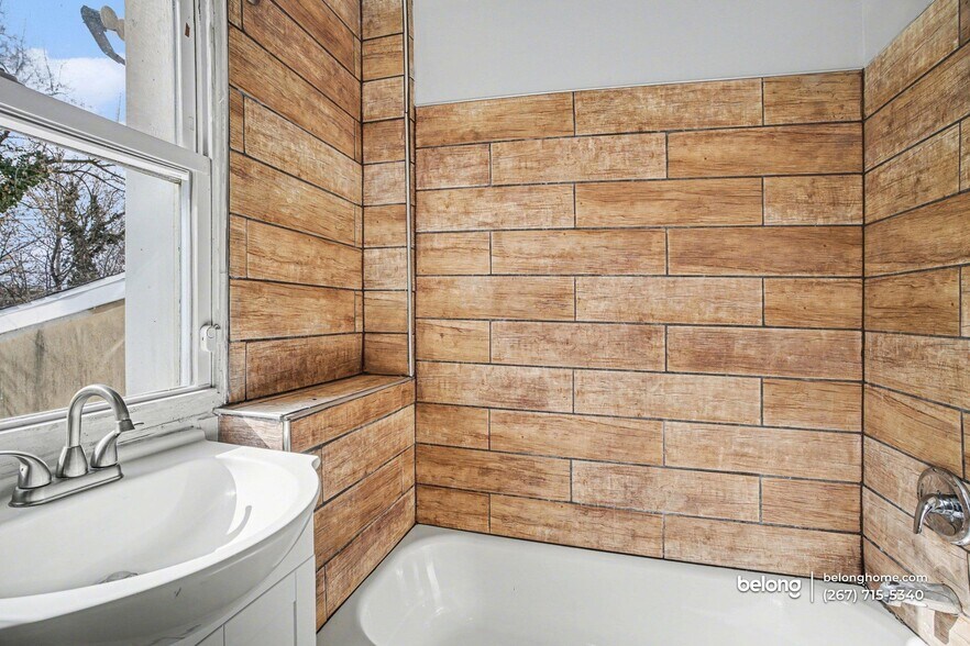 Building Photo - 126 W Elm St