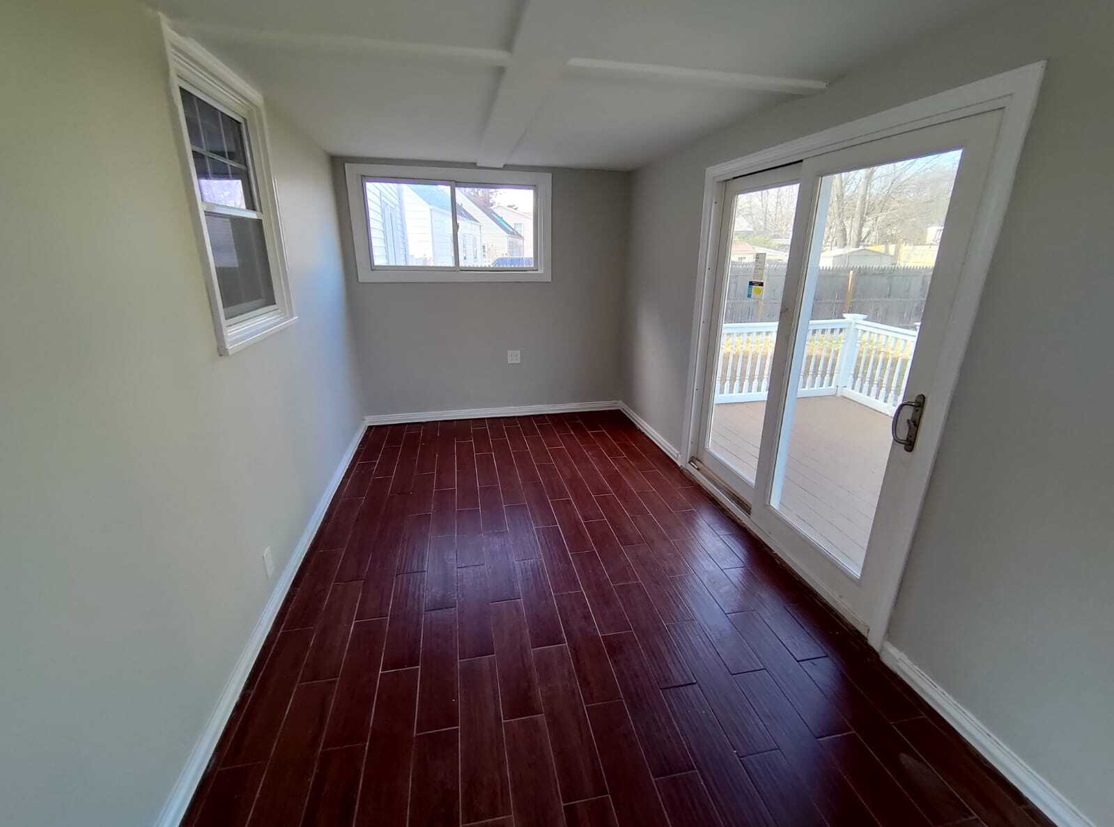 Building Photo - 134 W Side Dr