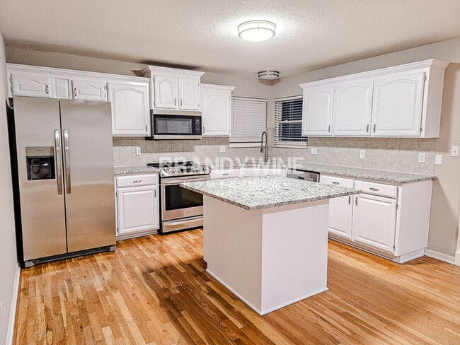Building Photo - NEW LOWER RENTAL RATE LEASING SPECIAL: Rec...