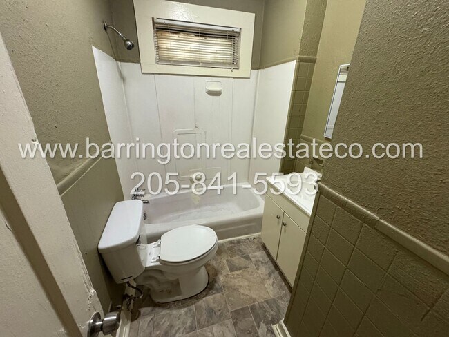 Building Photo - 603 11th Ave