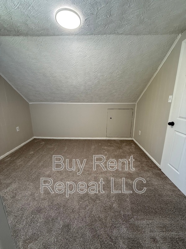 Building Photo - 12735 Vernon Ave