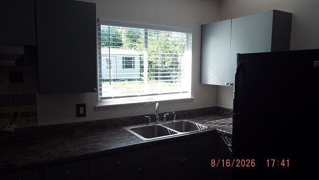 Building Photo - 807 Stonegate Dr