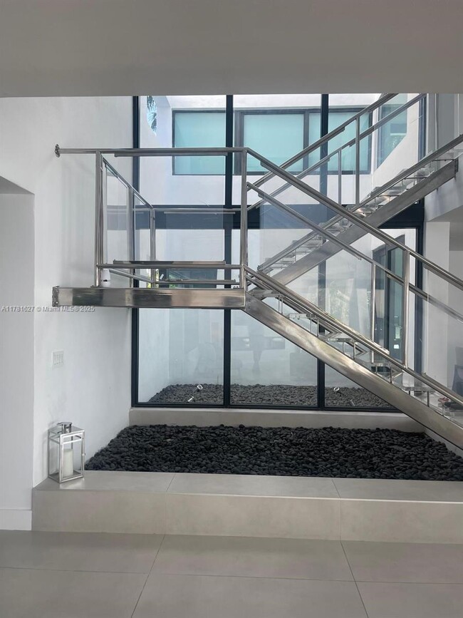 Building Photo - 7720 Miami View Dr