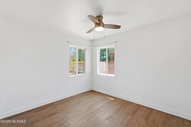 Building Photo - 4026 E Alhambra Pl