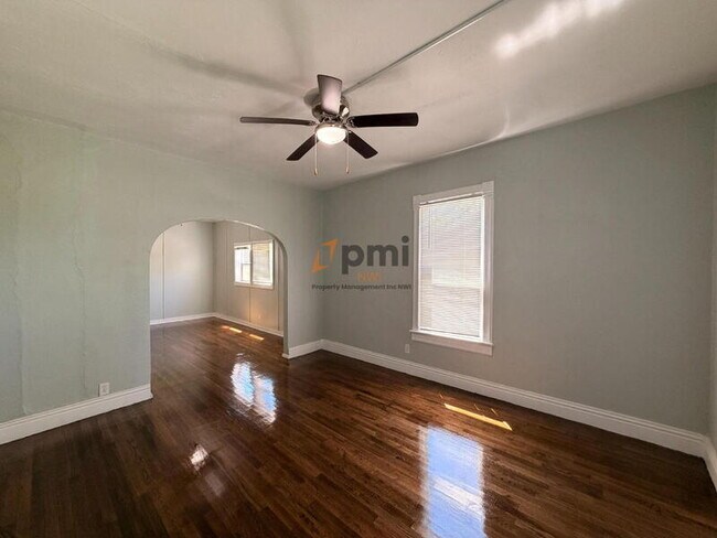 Building Photo - 422 Hoyt St