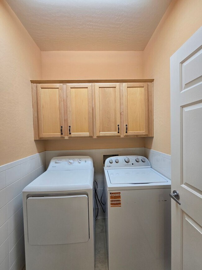 Building Photo - 3 BED / 2 BATH SINGLE STORY HOME IN SUN CI...