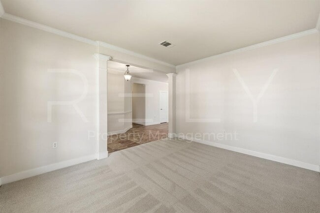 Building Photo - 808 Armstrong Dr
