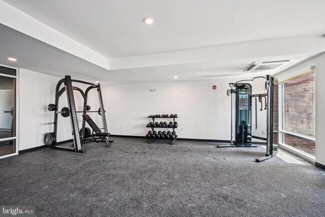 Building Photo - 2101 Washington Ave