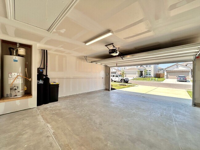 Building Photo - Charming 3-Bed, 2-Bath Home with Modern Up...