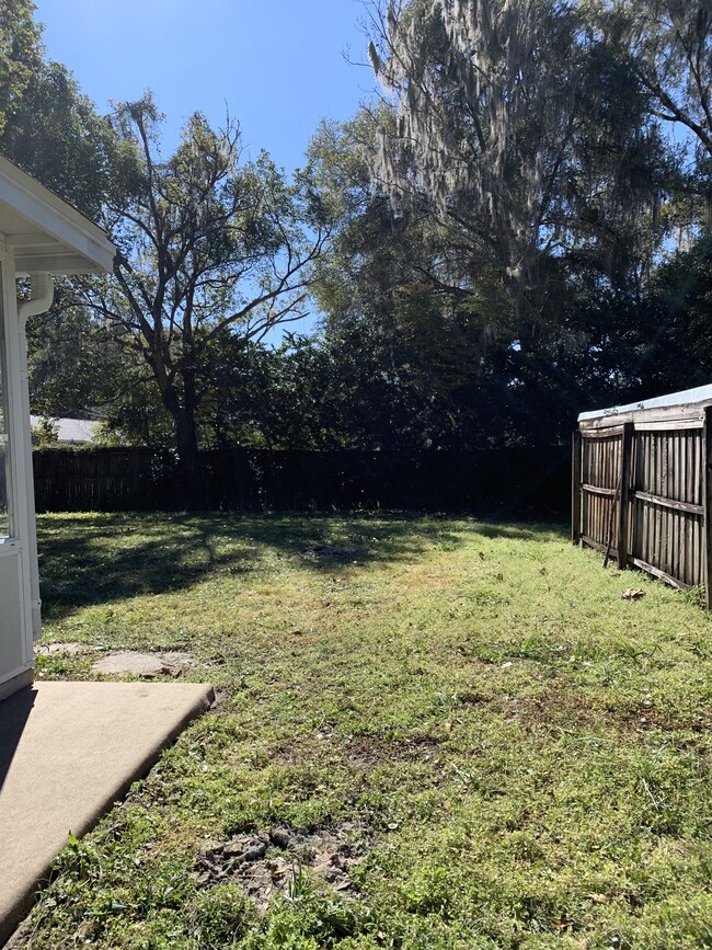 Building Photo - 3/2 in DeLand on a large corner lot! $1,75...