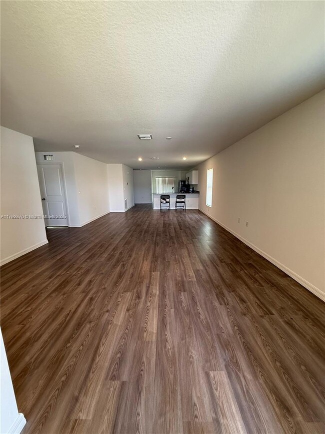 Building Photo - 858 Friendship Cir
