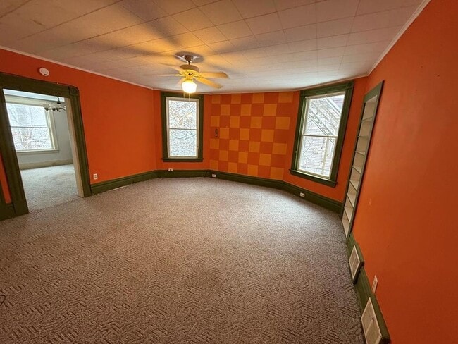 Building Photo - 116 W 2nd St