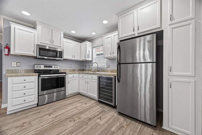 Building Photo - 21447 Sweet Grass Ln