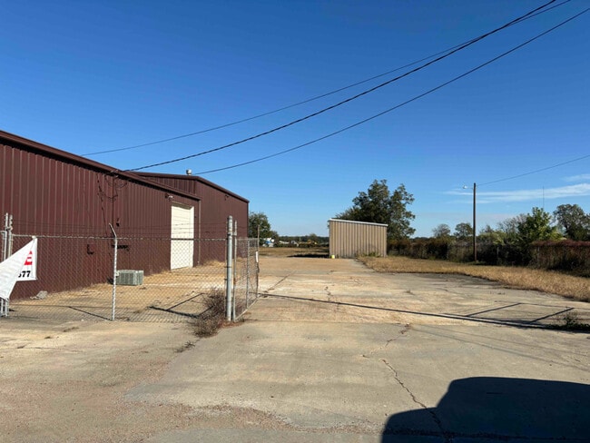 Primary Photo - 1403 S Davis Ave