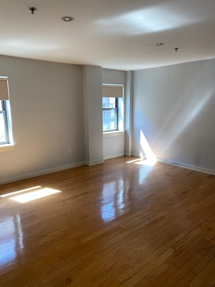 Building Photo - 534 Commonwealth Ave