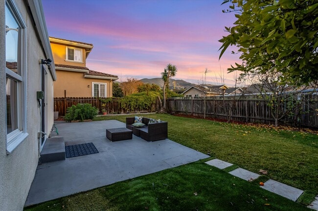 Building Photo - 354 Dana St