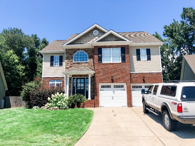 Primary Photo - 2440 Waterhaven Dr