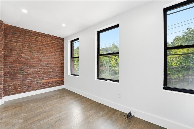 Building Photo - 216 6th St
