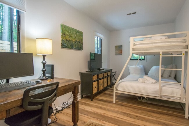 Building Photo - 2750 Holly Hill Dr