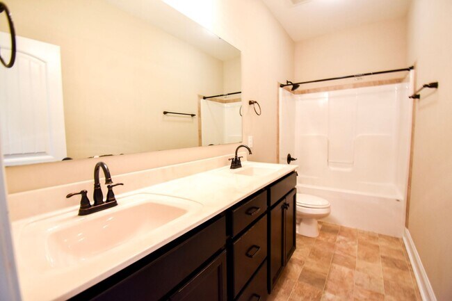 Building Photo - 4 Bedroom 2 Bathroom- Small Pets Considered