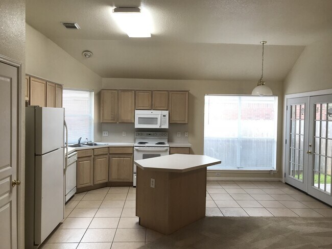 Building Photo - 2520 Crested Heights