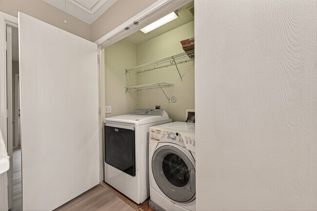 Building Photo - 16847 Mammoth Springs Dr