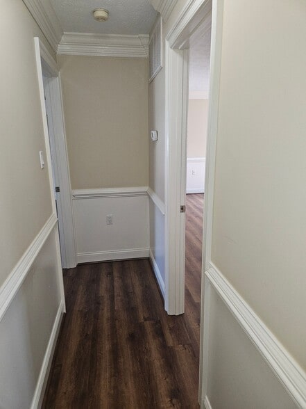 Building Photo - 813 Appleseed Ct