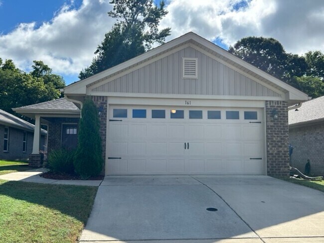 Building Photo - BEAUTIFUL THREE BED, TWO BATH FULL BRICK H...