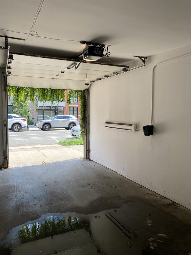 Building Photo - 734 Adams St